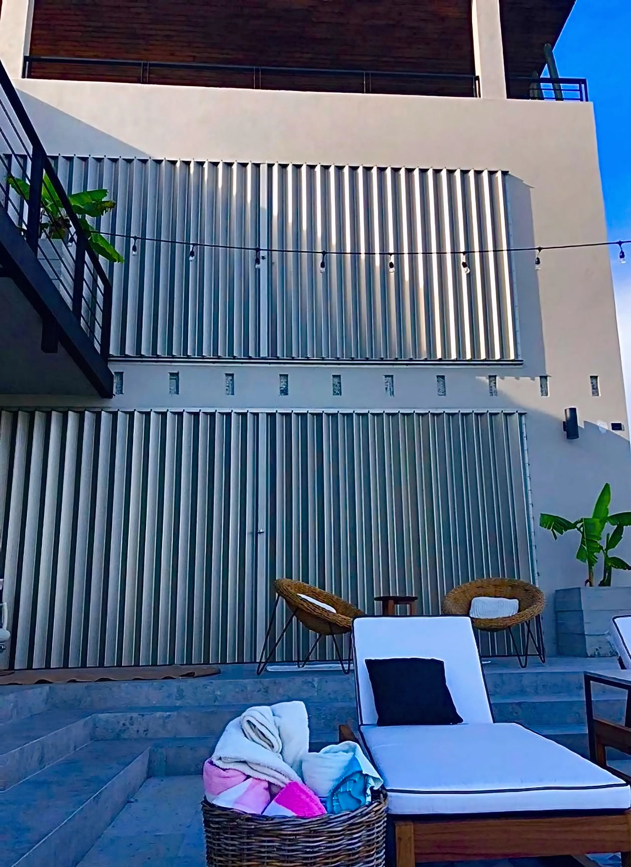 Paneles de aluminio plegable como protección en ventanas